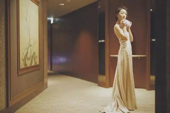 女明星宾馆_女明星酒店走廊拍照攻略_范冰冰Angelababy走廊造型